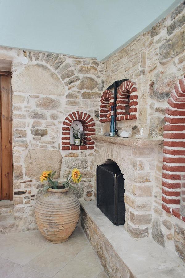 Yi Artistry 1-Bedroom Medieval Holiday House Kalamoti Exterior foto